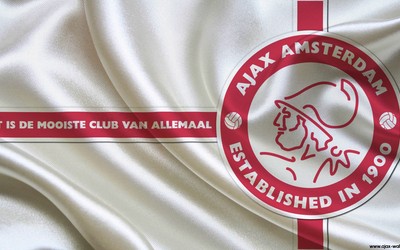 GOGO电竞独家-于帕梅卡诺乌龙球后社交媒体被冲