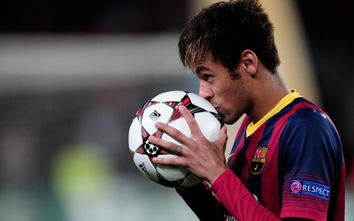 GOGO电竞独家-凯拉抢断后自己完成破门